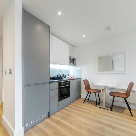 Spacious And Bright Studio In East Grinstead Exterior photo