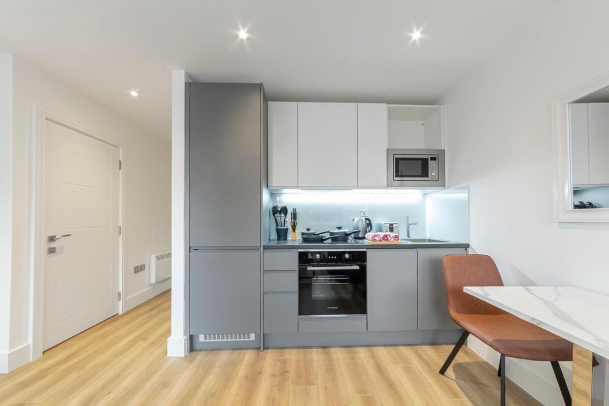 Spacious And Bright Studio In East Grinstead Exterior photo