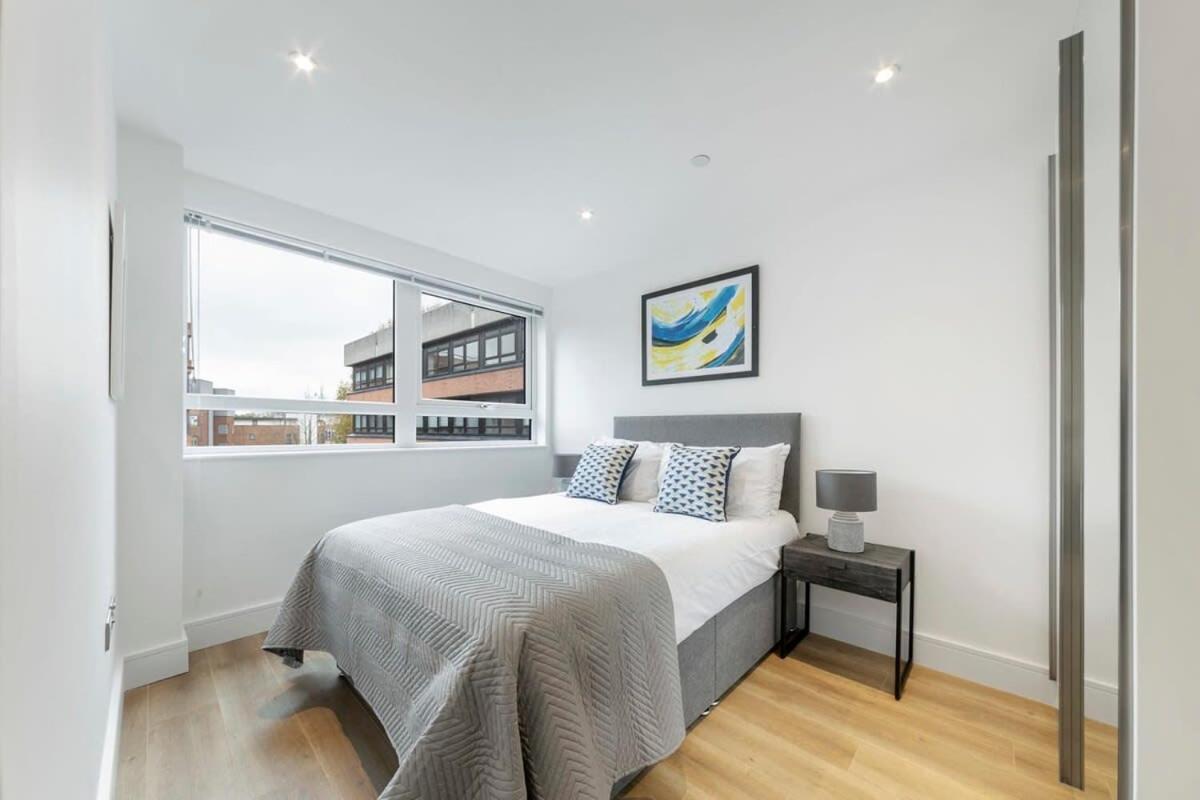 Spacious And Bright Studio In East Grinstead Exterior photo