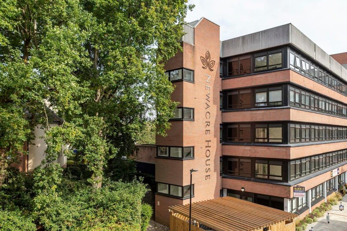 Spacious And Bright Studio In East Grinstead Exterior photo