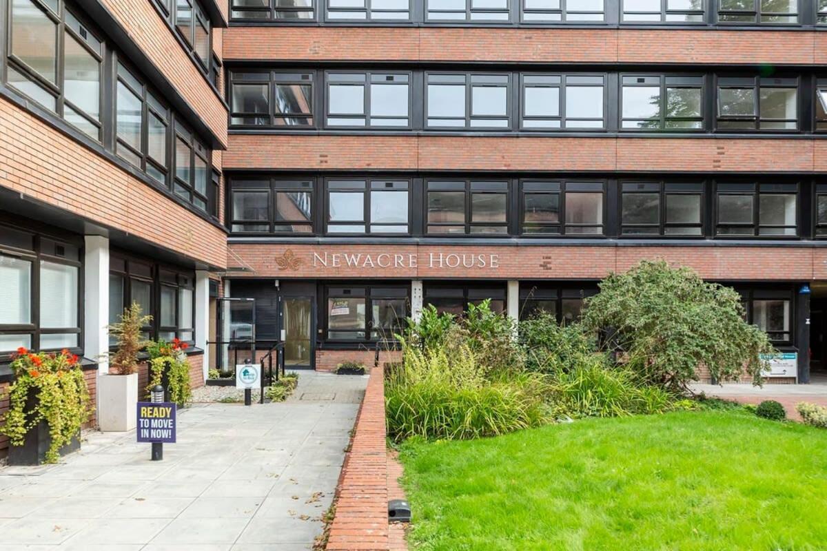 Spacious And Bright Studio In East Grinstead Exterior photo